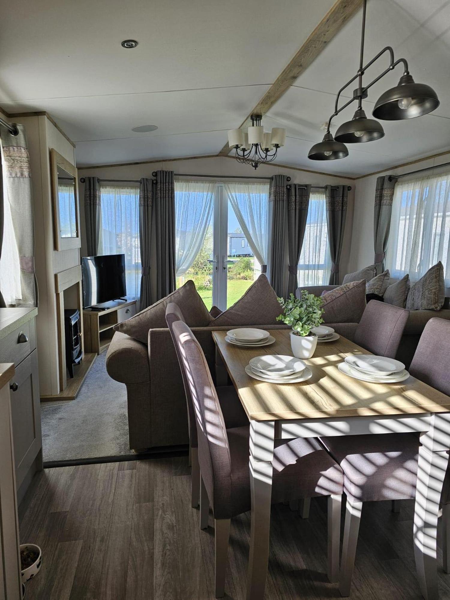 Premium 2 Bedroom Caravan With Free Wifi Ханстантон Экстерьер фото