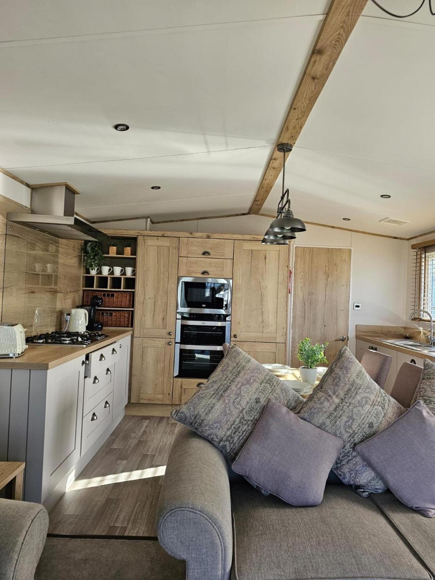 Premium 2 Bedroom Caravan With Free Wifi Ханстантон Экстерьер фото