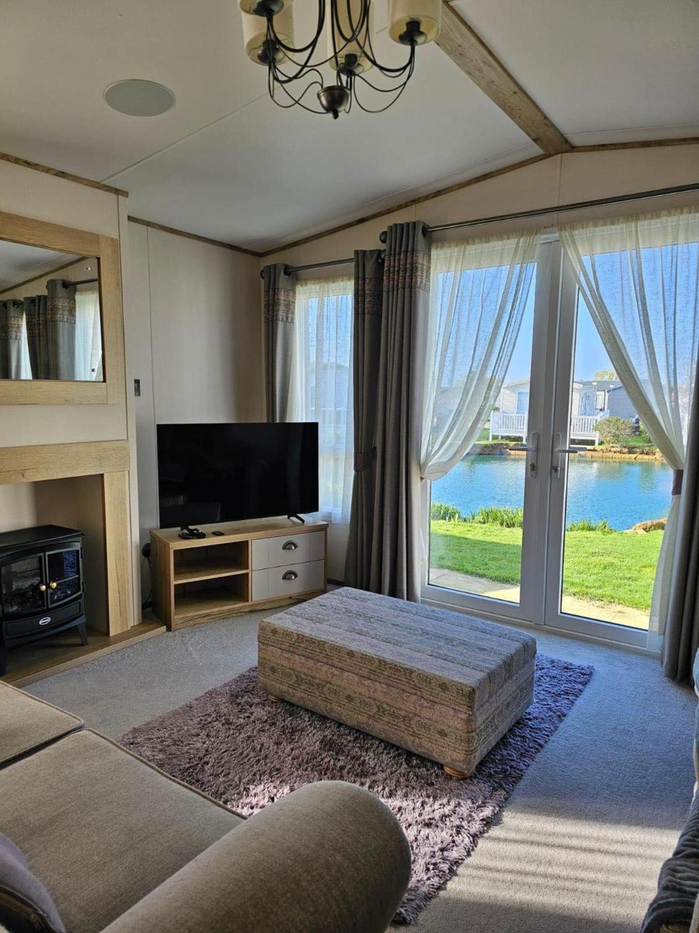 Premium 2 Bedroom Caravan With Free Wifi Ханстантон Экстерьер фото